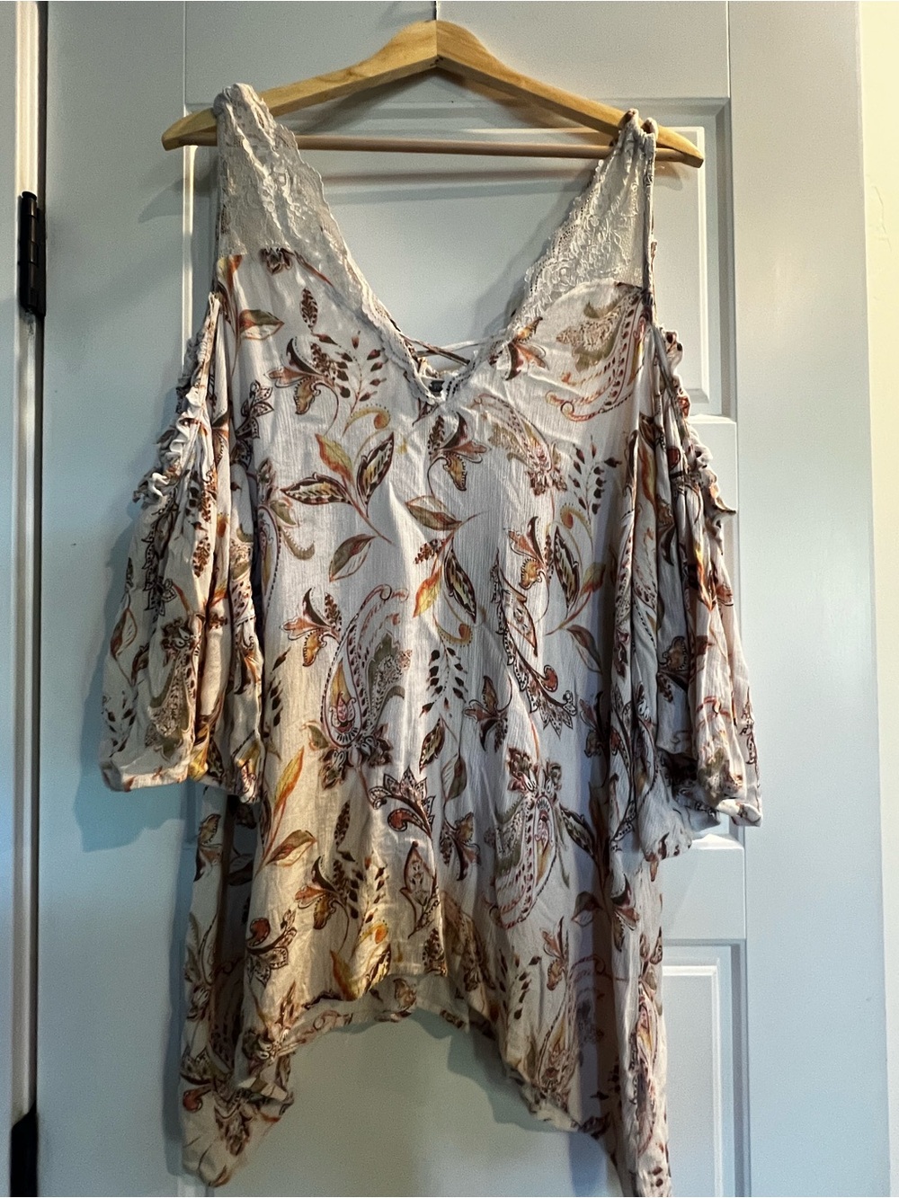 Free People Boho Paisley Cold Shoulder Lace Blouse | Large EUC Hi Low Flowy - Picture 2 of 7